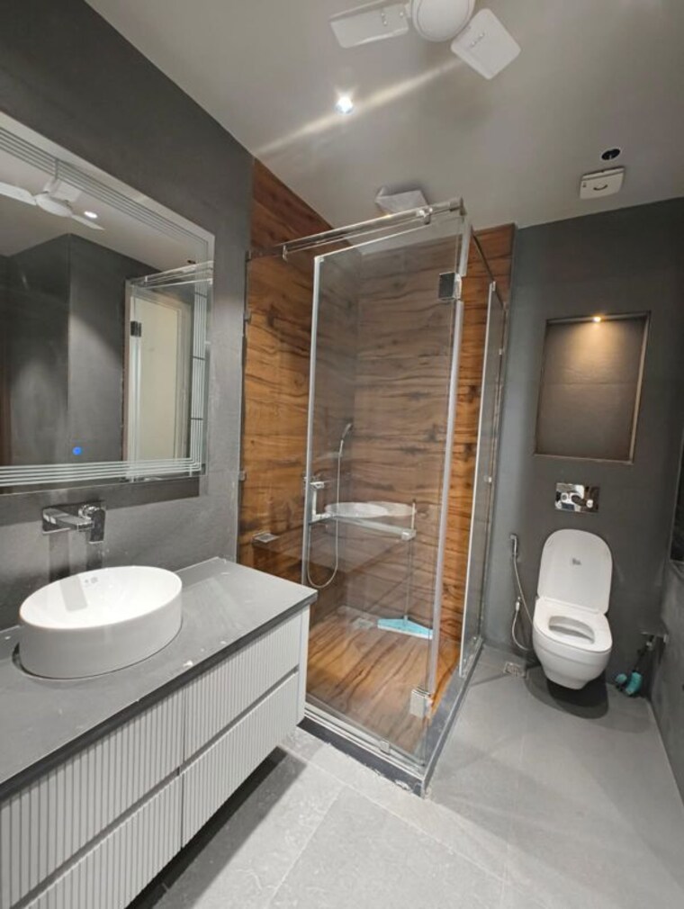 Bathroom, greater kailash i 3 Bedroom 250 Sq.Yd. Builder Floor In Greater Kailash I Delhi 10541032