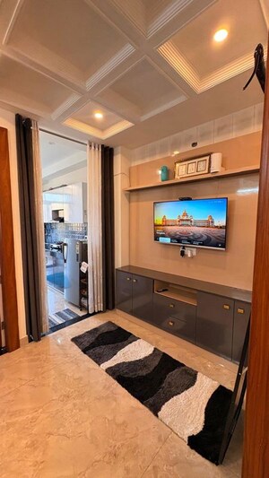 Furnished Amenities in 1 BHK Builder Floor at Greenwood City, Sector 40 – for Rent