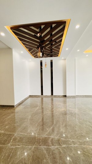 Room in 3 BHK Builder Floor at Ansal Plaza Sector-23, Sector 23 – for Rent