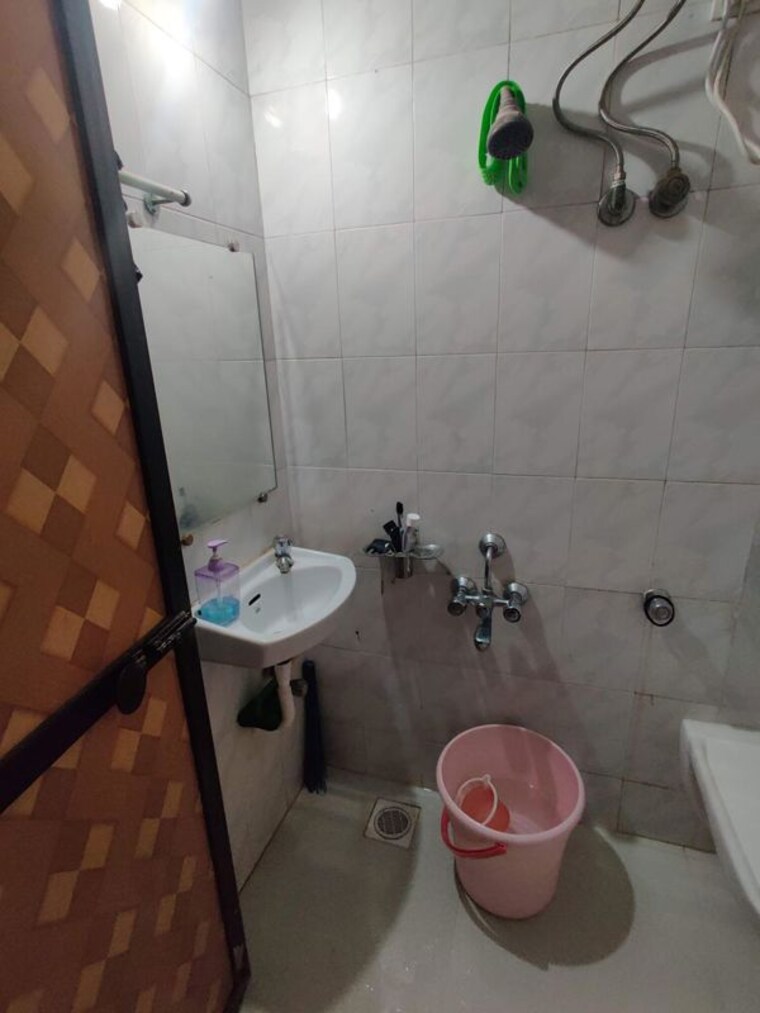 Bathroom, saki-vihar-complex 1.5 Bedroom 560 Sq.Ft. Apartment In Chandivali Mumbai 10541073