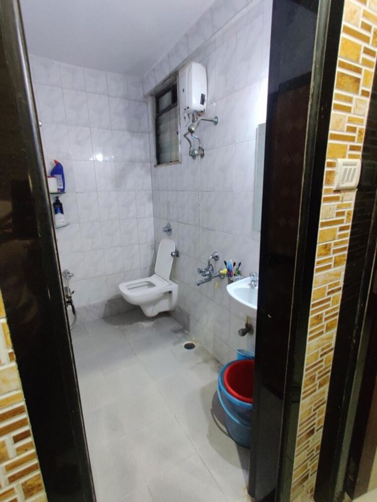 Bathroom, saki-vihar-complex 1.5 Bedroom 560 Sq.Ft. Apartment In Chandivali Mumbai 10541073