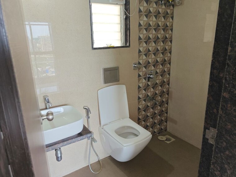 Bathroom, shree-gurudatta-chs 3 Bedroom 1000 Sq.Ft. Apartment In Chembur Mumbai 10541083