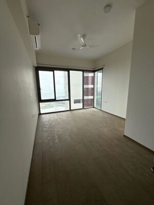 Room in 3 BHK Apartment at Piramal Mahalaxmi, Mahalaxmi – for Rent