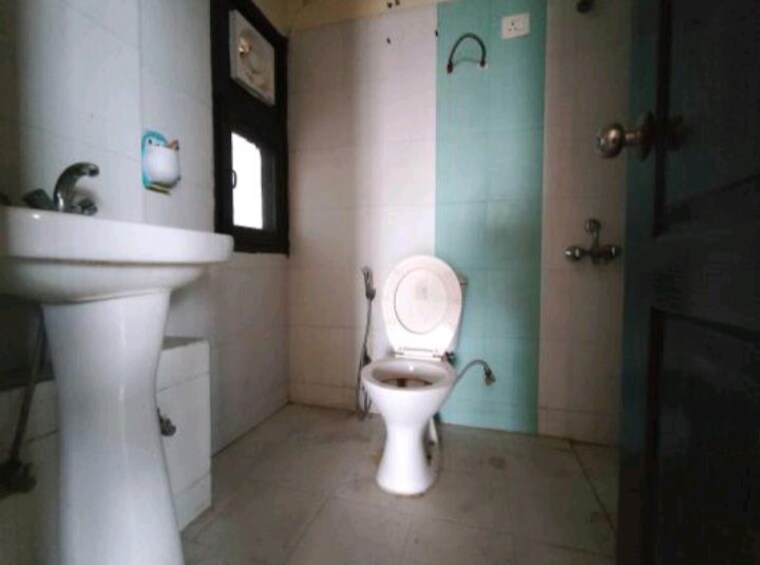 Bathroom, rps-savana 3 Bedroom 1661 Sq.Ft. Apartment In Sector 88 Faridabad 10541111