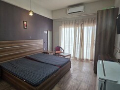 1 RkApartment For Rent in Paramount Golfforeste