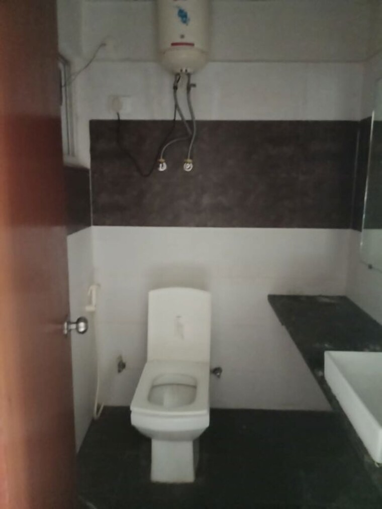 Bathroom, paramount-golfforeste 1 RK 435 Sq.Ft. Apartment In Zeta I Greater Noida Greater Noida 10541127