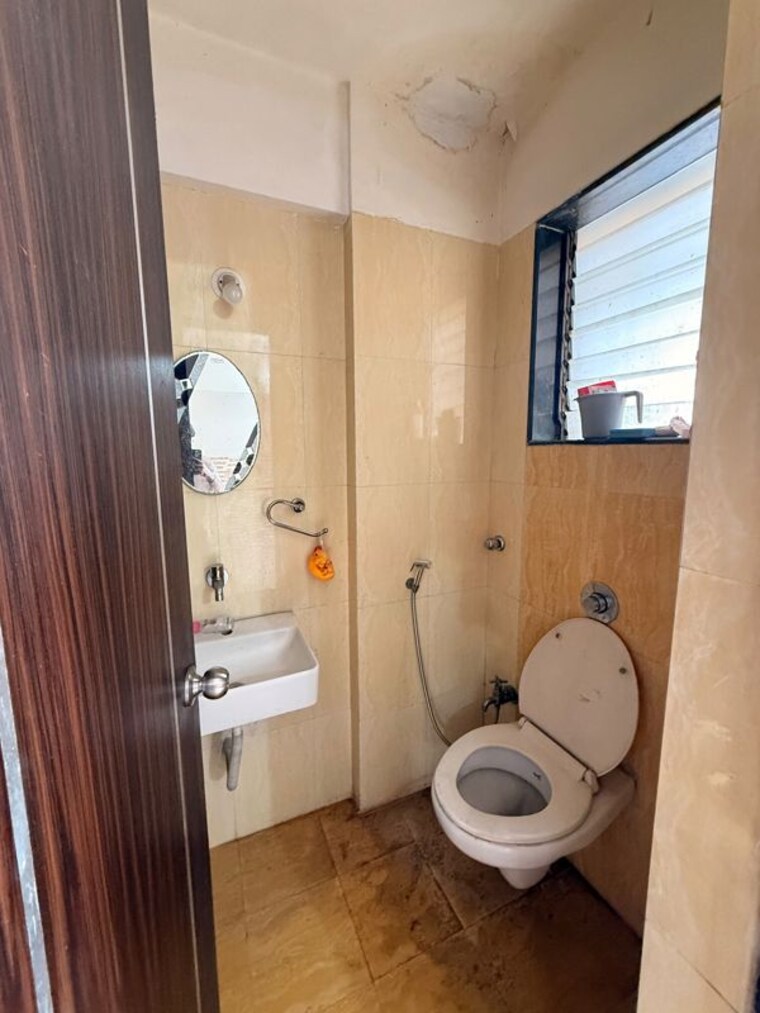 Bathroom, sudarshan-sky-garden 2 Bedroom 665 Sq.Ft. Apartment In Ghodbunder Road Thane 10541128