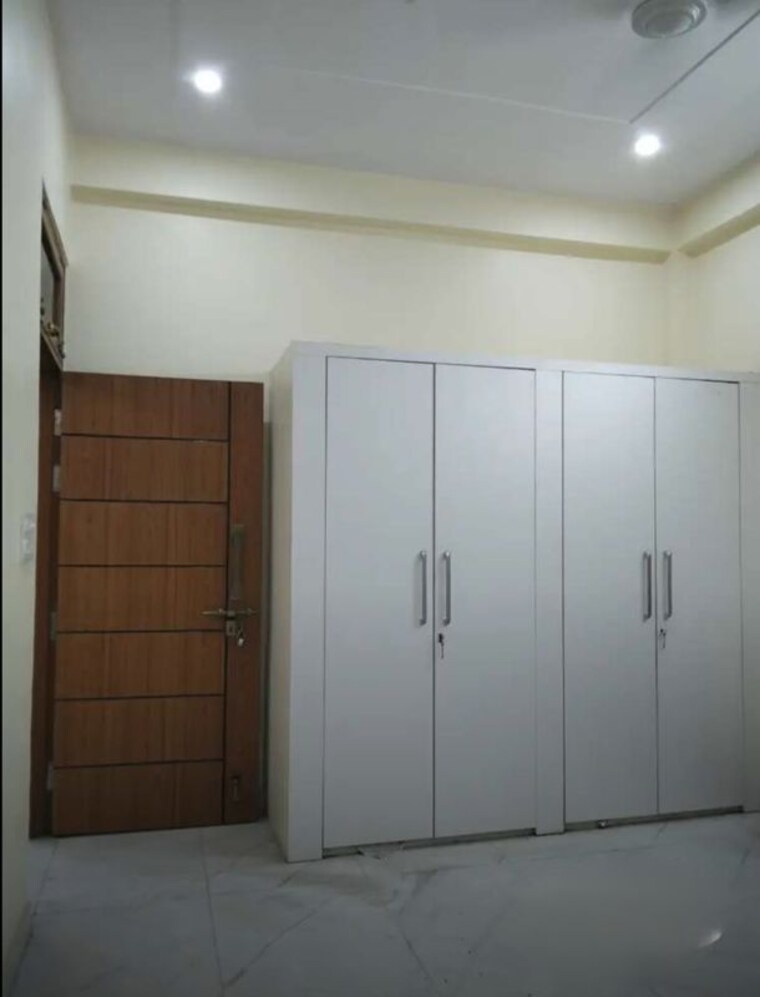 Room, gc-signature 3 Bedroom 1600 Sq.Ft. Apartment In Butler Colony Lucknow 10541142