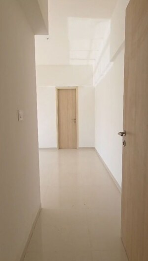 Room in 3 BHK Apartment at Oberoi Eternia, Mulund West – for Rent