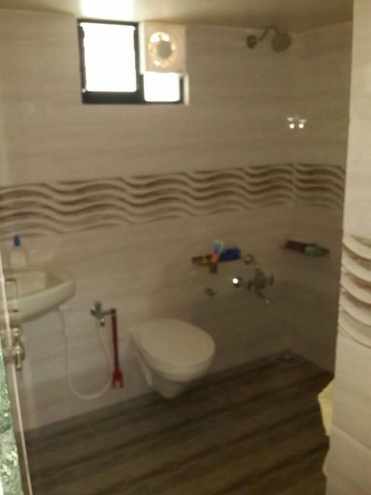 Bathroom, vastrapur 5 Bedroom 325 Sq.Ft. Independent House In Vastrapur Ahmedabad 10541138