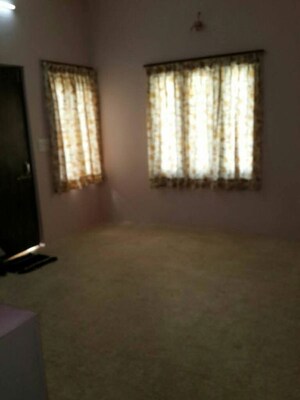 Room in 5 BHK Independent House at Vastrapur – for Rent