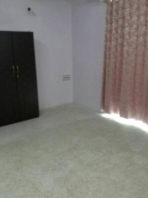 Room in 5 BHK Independent House at Vastrapur – for Rent