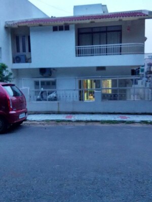 Parking in 5 BHK Independent House at Vastrapur – for Rent