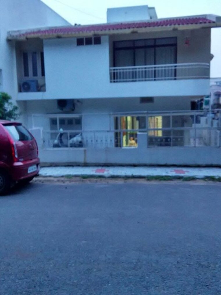 Parking, vastrapur 5 Bedroom 325 Sq.Ft. Independent House In Vastrapur Ahmedabad 10541138