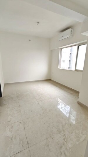 Room in 2.5 BHK Apartment at Omkar Signet, Malad East – for Rent
