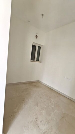 Room in 2.5 BHK Apartment at Omkar Signet, Malad East – for Rent