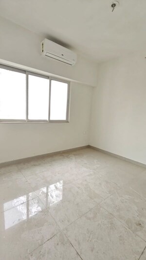 Room in 2.5 BHK Apartment at Omkar Signet, Malad East – for Rent