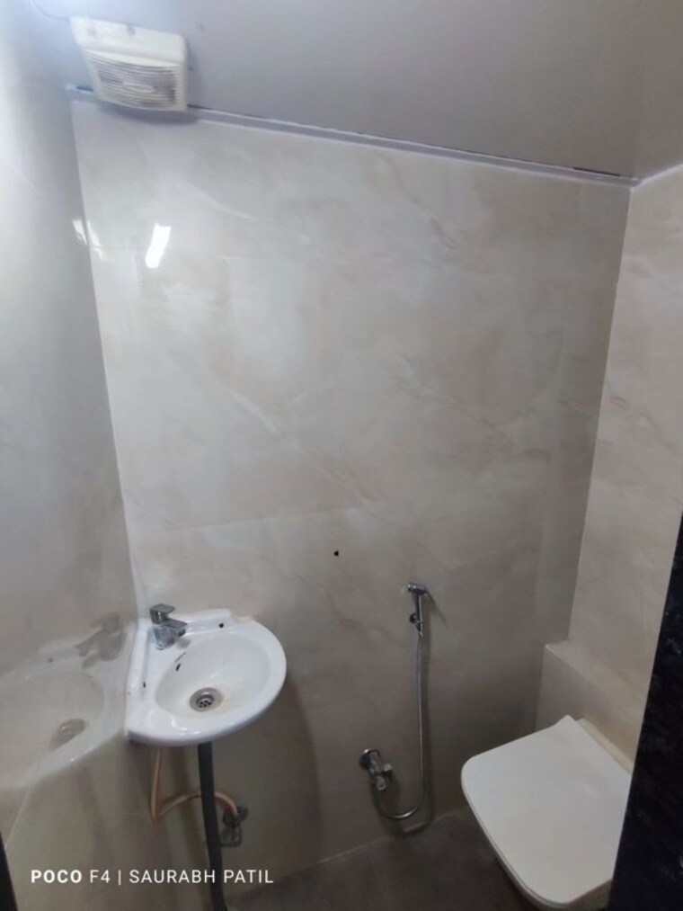 Bathroom, lodha-signet-palava Commercial Office Space 250 Sq.Ft. In Dombivli East Thane 10541167