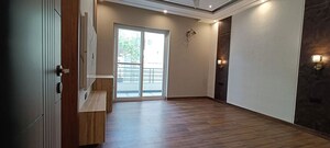 Room in 3 BHK Builder Floor at Sector 21 – for Rent