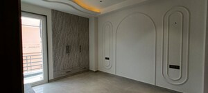Room in 3 BHK Builder Floor at Sector 21 – for Rent