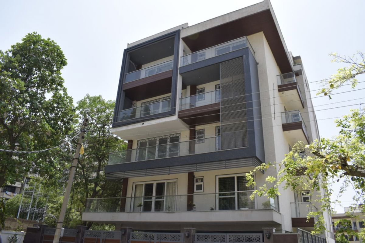 4 BHK + Servant Room 4140 Sq.Ft. Builder Floor in Sushant Tower