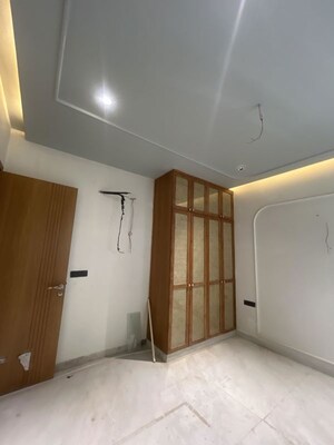 Room in 3 BHK Builder Floor at Sector 21 – for Rent