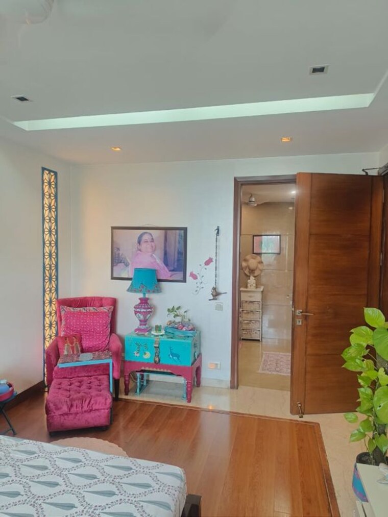 Bedroom, safdarjung enclave 3 Bedroom 275 Sq.Yd. Builder Floor In Safdarjung Enclave Delhi 10541211