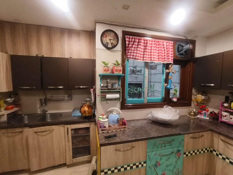 Kitchen, safdarjung enclave 3 Bedroom 275 Sq.Yd. Builder Floor In Safdarjung Enclave Delhi 10541211