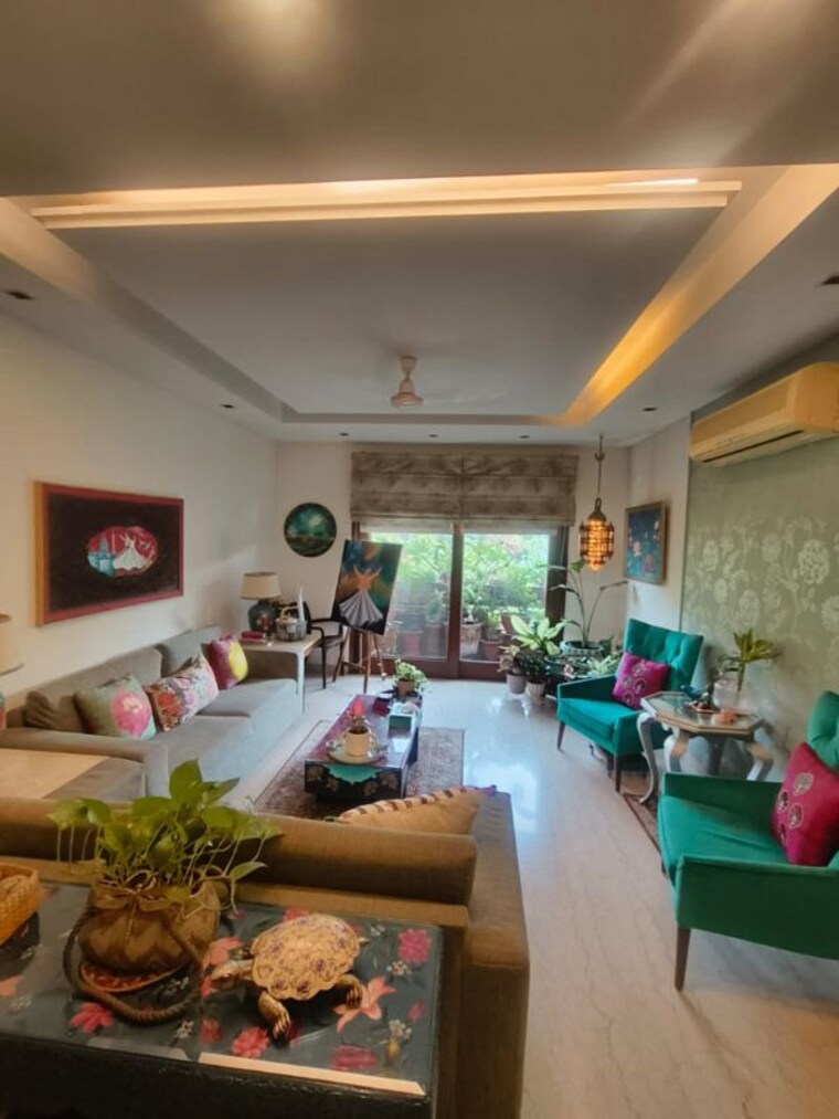 Living Room, safdarjung enclave 3 Bedroom 275 Sq.Yd. Builder Floor In Safdarjung Enclave Delhi 10541211