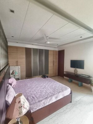 Master Bedroom in 3 BHK Builder Floor at Safdarjung Enclave – for Sale