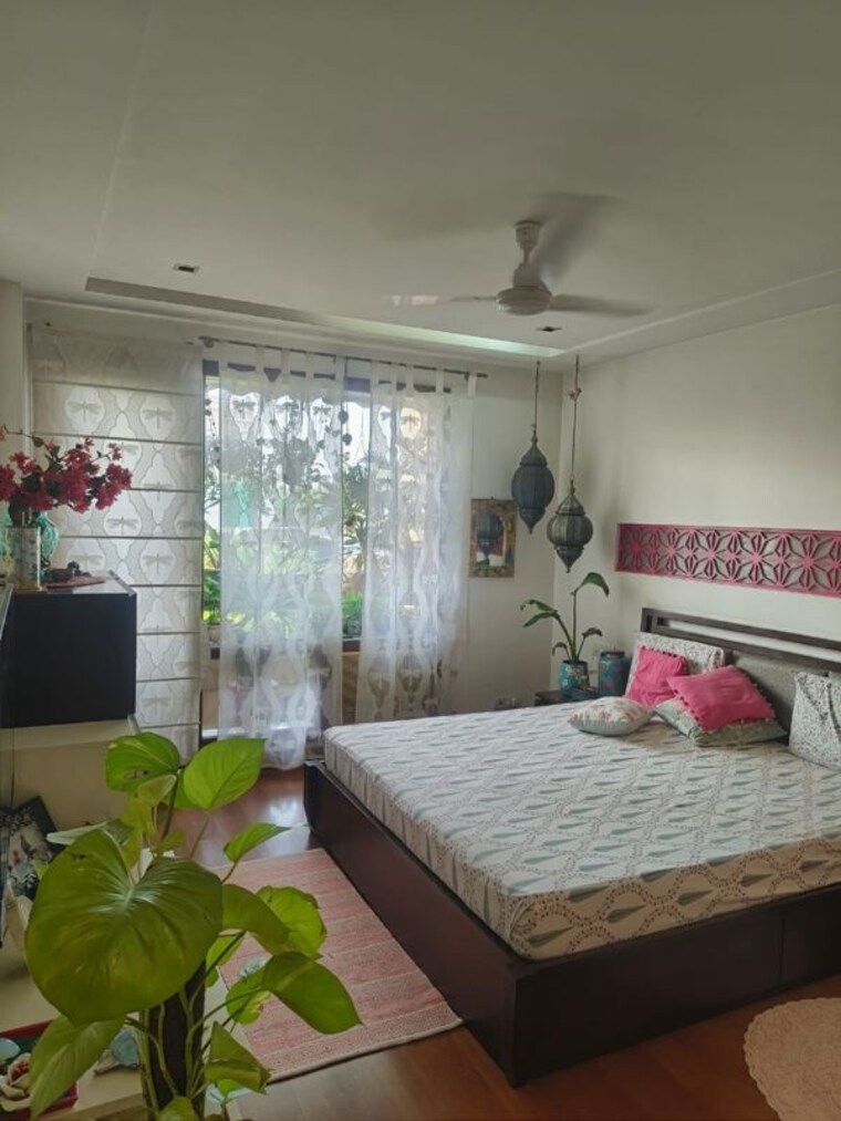 Bedroom, safdarjung enclave 3 Bedroom 275 Sq.Yd. Builder Floor In Safdarjung Enclave Delhi 10541211