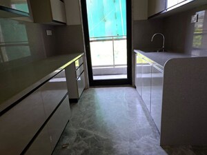 Room in 3 BHK Apartment at Rustomjee Ashiana, Juhu – for Rent