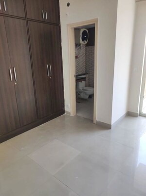 Room in 3 BHK Builder Floor at Palam Vihar Residents Association, Palam Vihar – for Rent