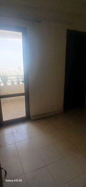 Room in 3 BHK Builder Floor at Palam Vihar Residents Association, Palam Vihar – for Rent