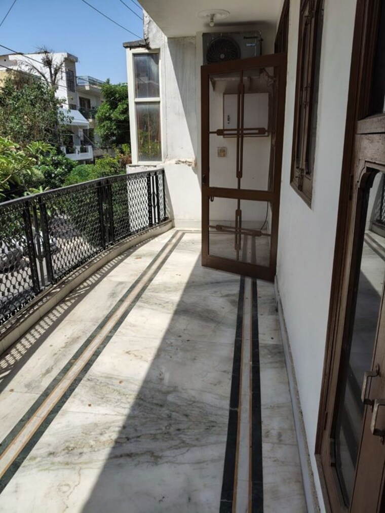 Balcony, sector 52 3 Bedroom 2000 Sq.Ft. Independent House In Sector 52 Noida 10541235