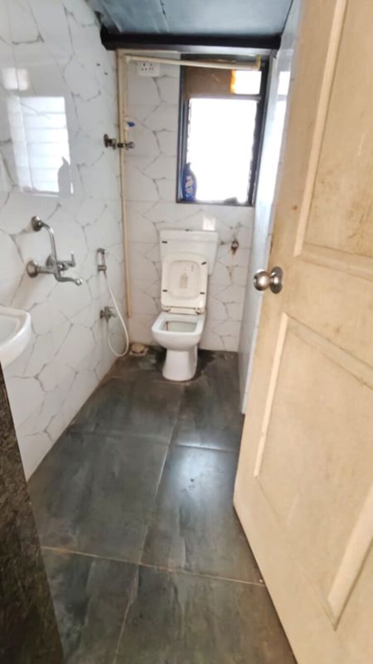 Bathroom, padmavati-maitri-gaurav 3 Bedroom 950 Sq.Ft. Apartment In Malad East Mumbai 10541188