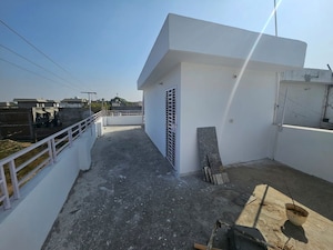Team Area in 3.5 BHK Villa at NCR Orchid Villa, Sector 10 Greater Noida – for Rent