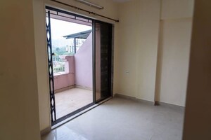Room in 2 BHK Apartment at Anant Metropolis Insignia Towers, Kasarvadavali – for Rent
