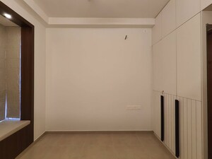 Room in  Apartment at Bhartiya Nikoo Homes Phase 2, Thanisandra Main Road – for Rent