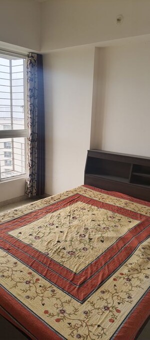 Bedroom in 2 BHK Apartment at Lodha Amara, Kolshet Road – for Rent