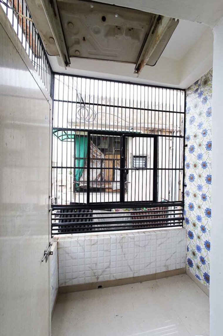 Room, ghatlodia 2 Bedroom 100 Sq.Yd. Apartment In Ghatlodia Ahmedabad 10541305