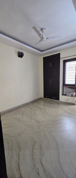 Room in 3 BHK Builder Floor at Sector 23 – for Rent