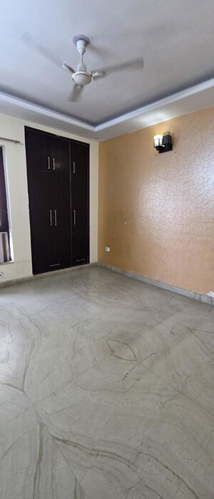 Room in 3 BHK Builder Floor at Sector 23 – for Rent