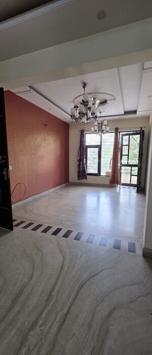 Room in 3 BHK Builder Floor at Sector 23 – for Rent