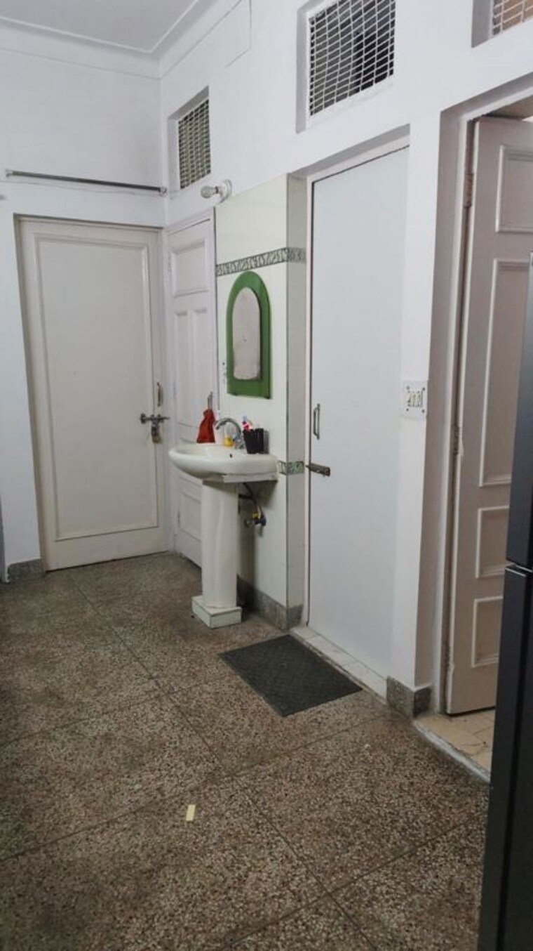 Bathroom, sheikh sarai 2 Bedroom 1300 Sq.Ft. Builder Floor In Sheikh Sarai Delhi 10541348