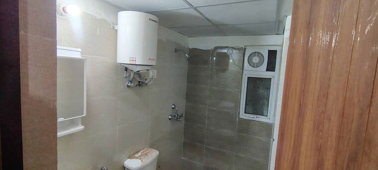 Bathroom, gaur-city-2-10th-avenue 2 Bedroom 980 Sq.Ft. Apartment In Sector 16c Greater Noida Greater Noida 10541364