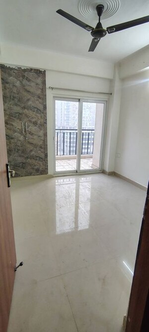 Room in 2 BHK Apartment at Gaur City 2 - 10th Avenue, Sector 16c Greater Noida – for Rent