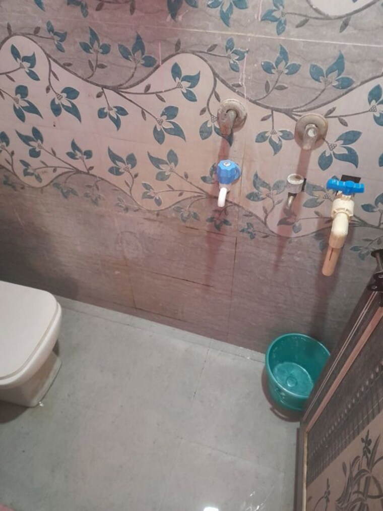 Bathroom, deepawali-enclave 1 Bedroom 55 Sq.Yd. Independent House In Ismailpur Faridabad 10541326