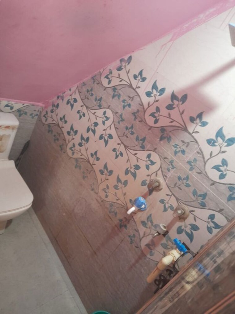 Bathroom, deepawali-enclave 1 Bedroom 55 Sq.Yd. Independent House In Ismailpur Faridabad 10541326