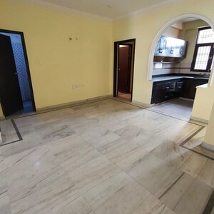 Parking in 3 BHK Builder Floor at RWA Apartments Sector 108, Sector 108 – for Rent